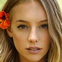 Ali Miller Nue