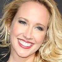 Anna Camp Nue