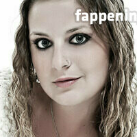 aprilaura Nue