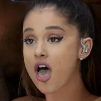Ariana Grande Nue