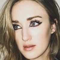 Ashley Johnson Nue