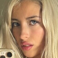 Avril Neels Nue