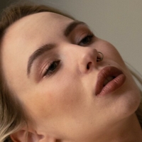 Bella Mur Nue
