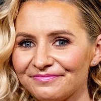 Beverley Mitchell Nue