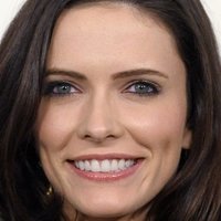 Bitsie Tulloch Nue