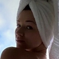 Brooke Thomas Nue