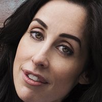 Catherine Reitman Nue