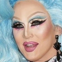 Charlie Hides Nue