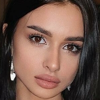 Dari Vladymyrova Nue