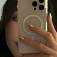 emilie.oficial Nue