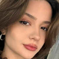 Feride Özdinç Nue