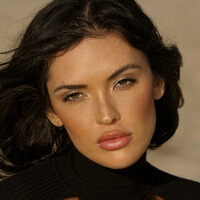 Gabby Paige Nue
