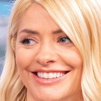 Holly Willoughby Nue
