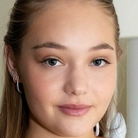 Jasmine Hendriks Nue