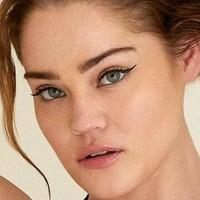 Laney DeGrasse Nue