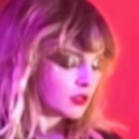 Lauren Mayberry Nue