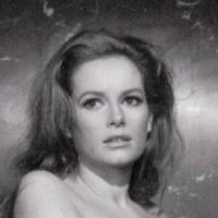 Luciana Paluzzi Nue