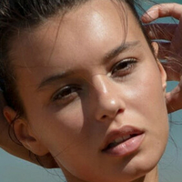 Lucy Bramani Nue