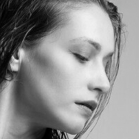 Lucy Holmes Nue