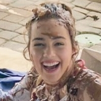 Mary Mouser Nue