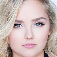 Mia Rose Frampton Nue