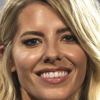 Mollie King Nue