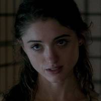 Natalia Dyer Nue