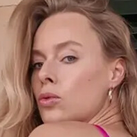 Nina Thomas Nue