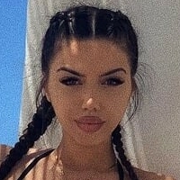 Rashel Kolaneci Nue
