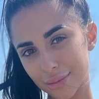 Sara Famurri Nue