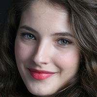 Sara Snadeva Nue