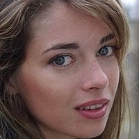 Sarah Barzyk Nue