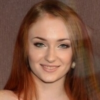 Sophie Turner Fakes Nue